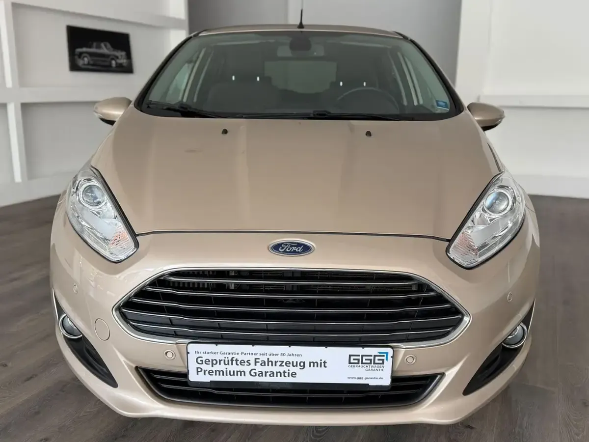 Gebraucht Ford Fiesta Cool & Sound Edition 101 PS (74 kW) 2017 Beige Kleinwagen