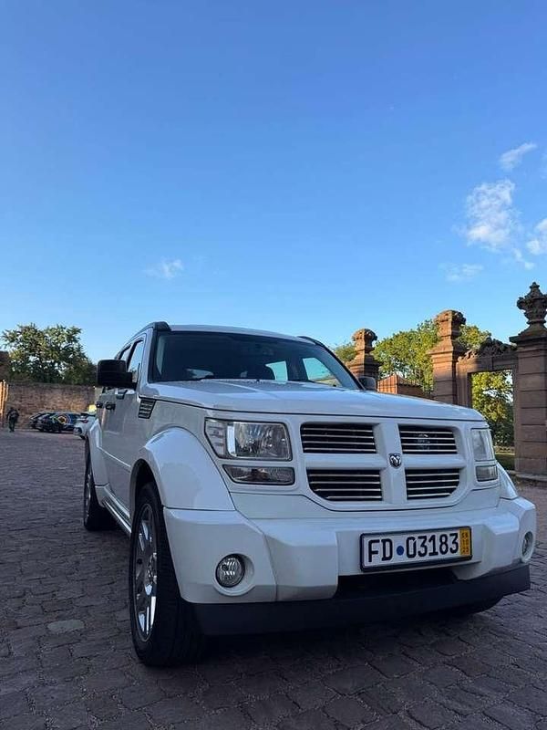 Weiß Gebraucht 2011 Dodge Nitro SXT SUV | 11.999 € - Bild 1/4