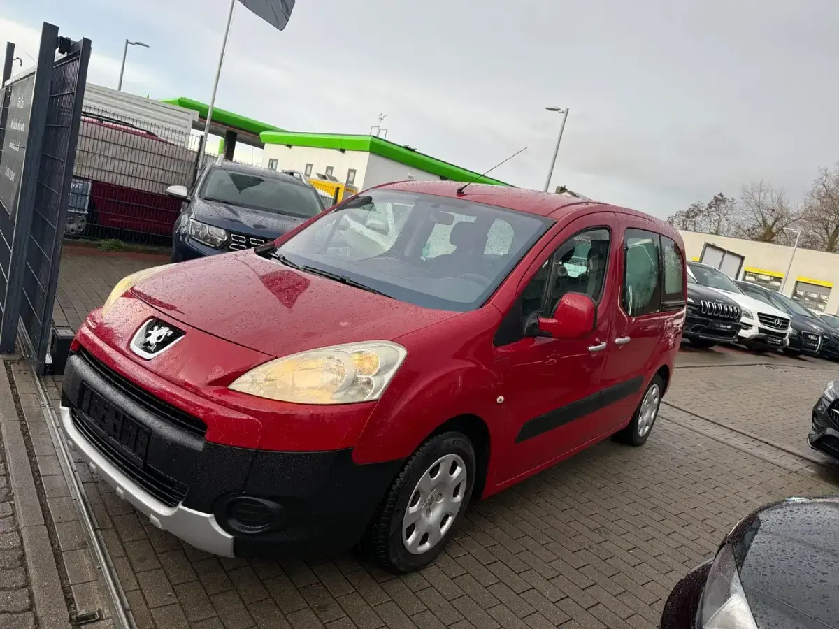 Gebraucht Peugeot Partner Tepee Tendance 90 PS (66 kW) 2009 Rot Van / Kleinbus