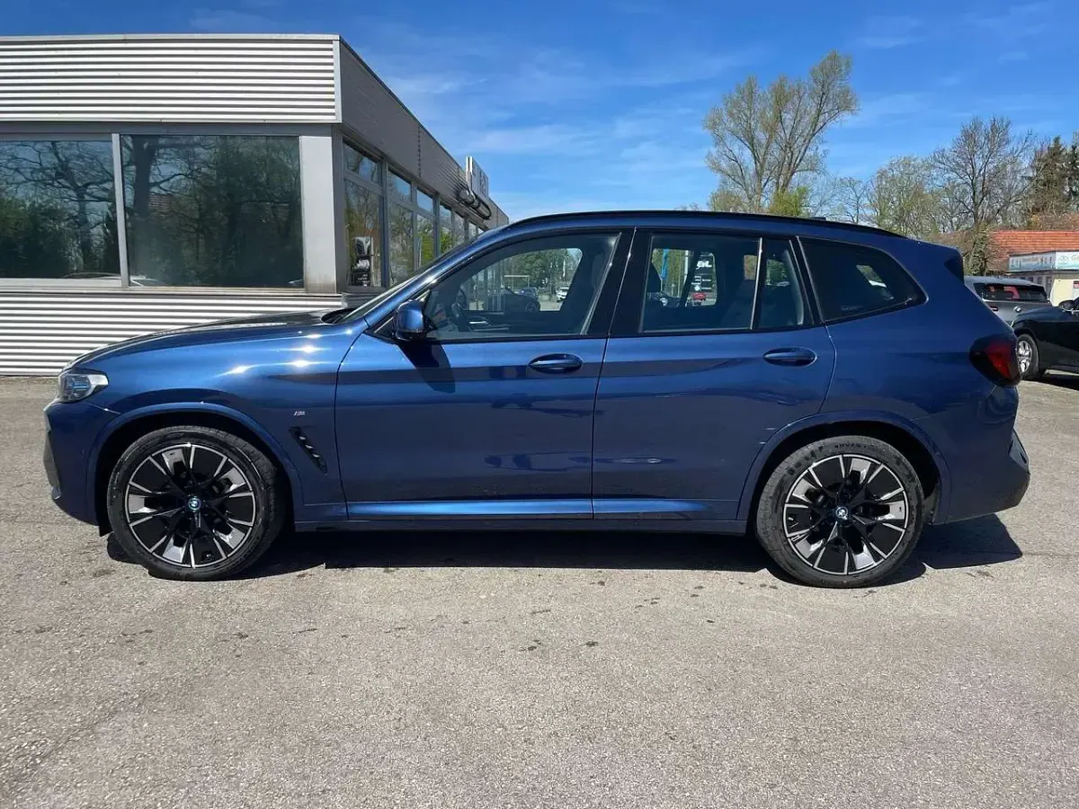 Gebraucht BMW iX3 M Sport 210 kW (286 PS) 2023 Phytonicblau SUV