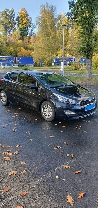 Schwarz Gebraucht 2015 Kia Ceed Limousine | 5.900 € (Guter Preis) - Bild 1/4