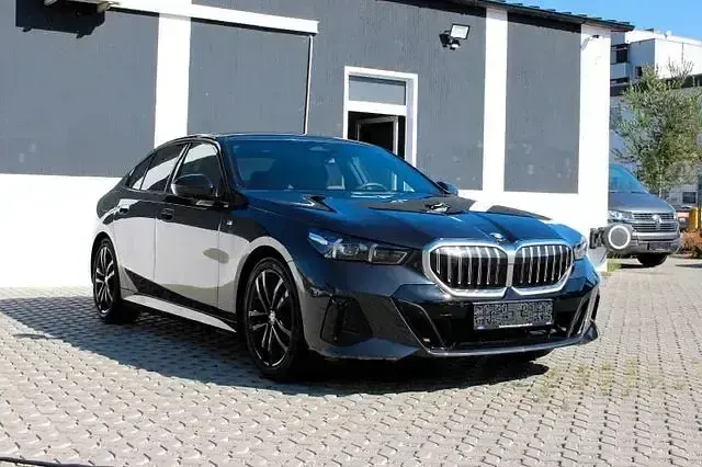 Gebraucht BMW 520 M Sport 197 PS (144 kW) 2024 Grau Limousine