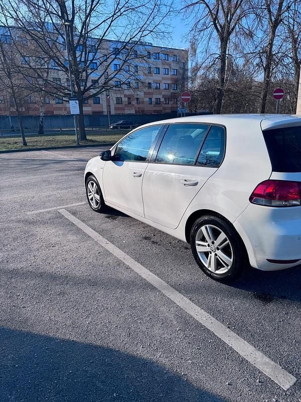 Gebraucht VW Golf VI Match 104 PS (76 kW) 2012 Weiß Kleinwagen
