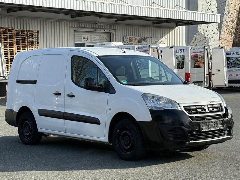 Gebraucht Peugeot Partner 99 PS (72 kW) 2017 Weiß Van / Kleinbus