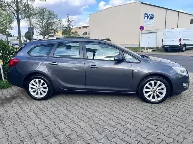 Gebraucht Opel Astra 120 PS (88 kW) 2011 Grau Kombi