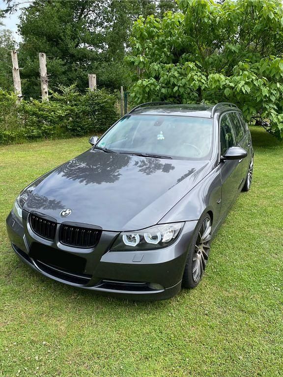 Grau Gebraucht 2005 BMW 330 Shadowline Kombi | 11.200 € (Teuer) - Bild 1/4