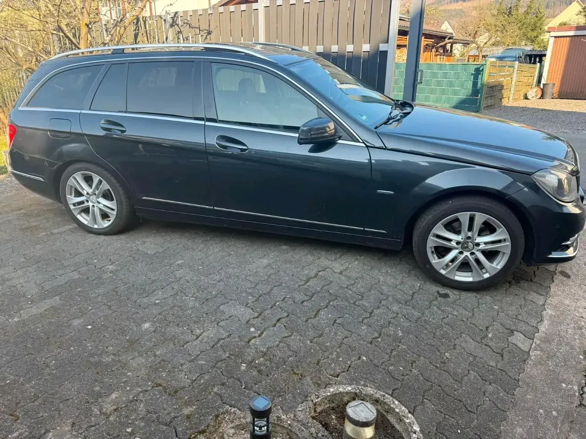 Gebraucht Mercedes C220 170 PS (125 kW) 2012 Schwarz Kombi
