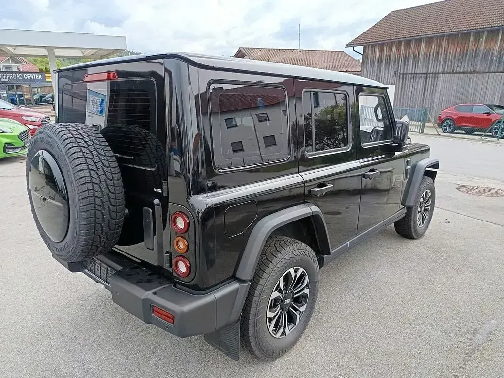 Neu BAW 212 166 PS (122 kW) 2026 Schwarz SUV