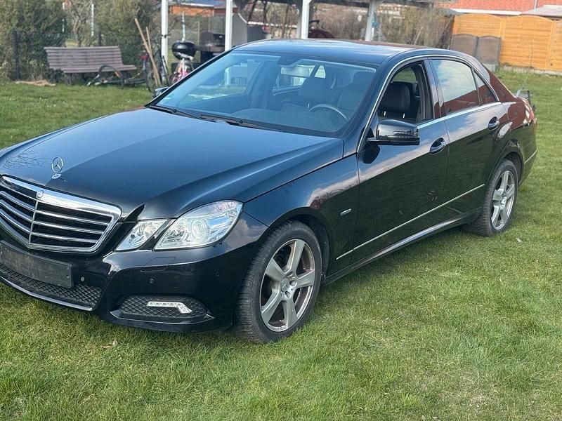 Gebraucht Mercedes E200 184 PS (135 kW) 2010 Schwarz Limousine