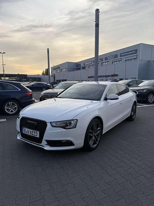 Weiß Gebraucht 2015 Audi A5 Sportback Design Coupé | 14.999 € (Fairer Preis) - Bild 1/4