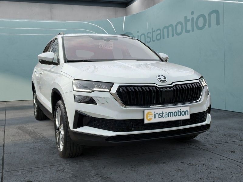 Weiß Gebraucht 2024 Skoda Karoq Selection SUV | 33.900 € (Fairer Preis) - Bild 1/4