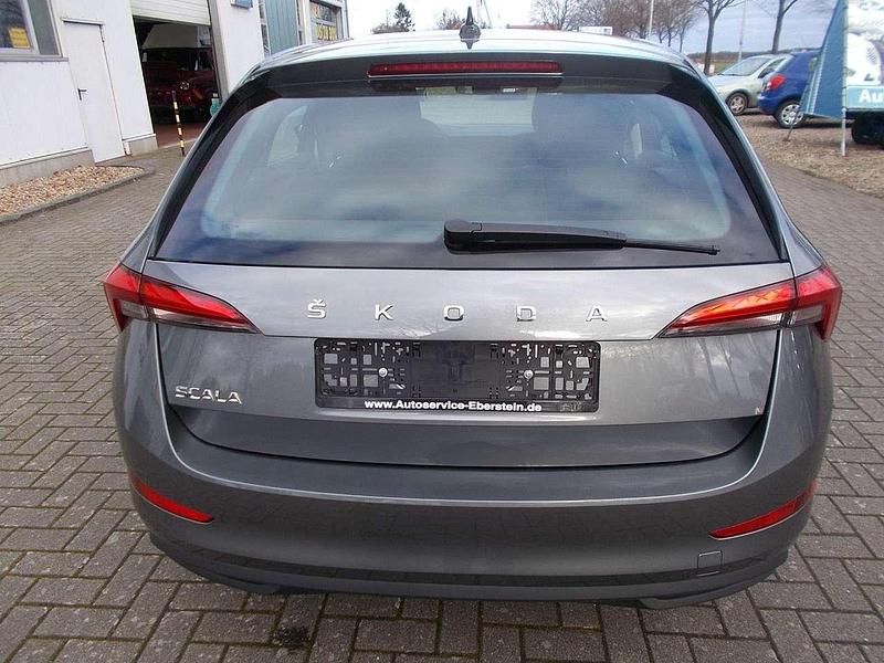 Gebraucht Skoda Scala Ambition 110 PS (80 kW) 2024 Graphite grau metallic Kleinwagen