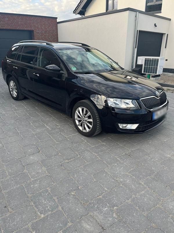 Usado Skoda Octavia 110 HP (80 kW) 2017 Preto Carrinha