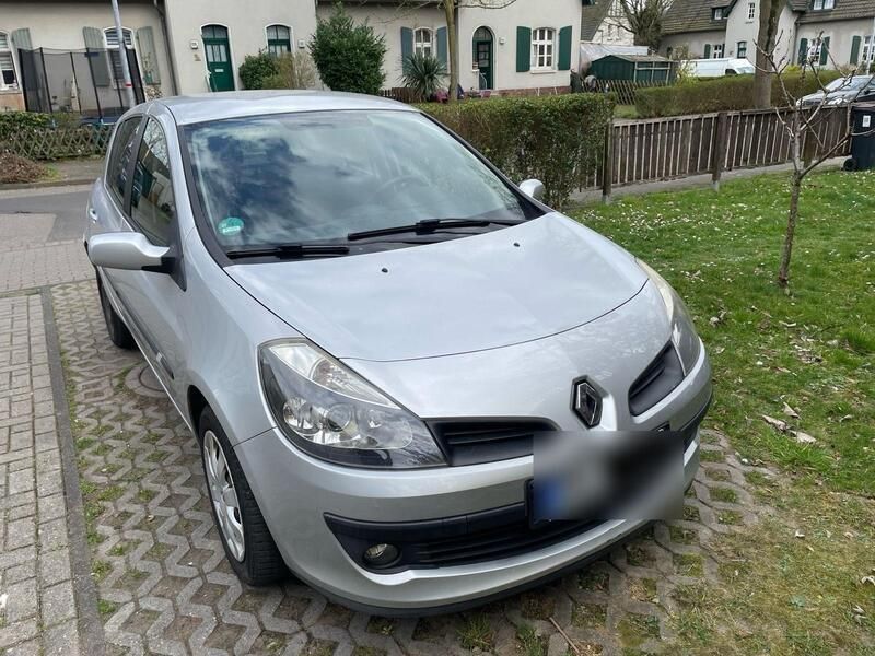 Silber Gebraucht 2006 Renault Clio II Kleinwagen | 1.000 € (Guter Preis) - Bild 1/4