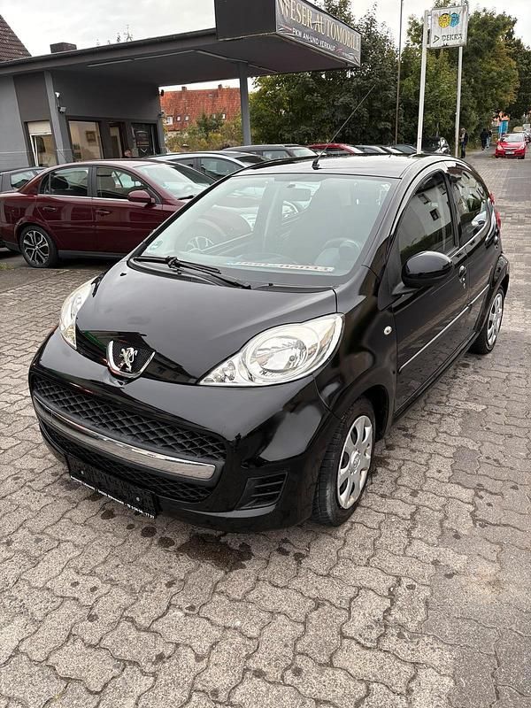 Schwarz Gebraucht 2010 Peugeot 107 Kleinwagen | 2.250 € (Fairer Preis) - Bild 1/4