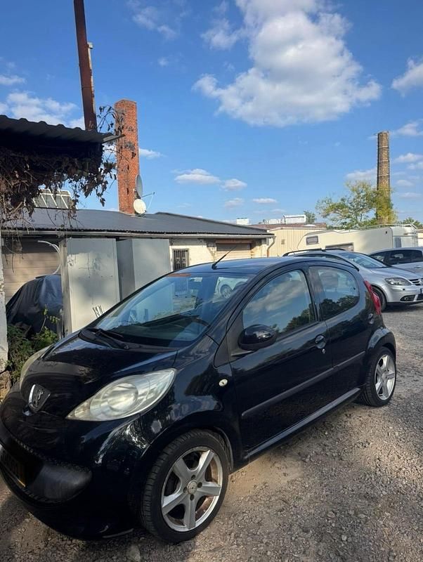 Schwarz Gebraucht 2006 Peugeot 107 Kleinwagen | 1.590 € (Guter Preis) - Bild 1/4