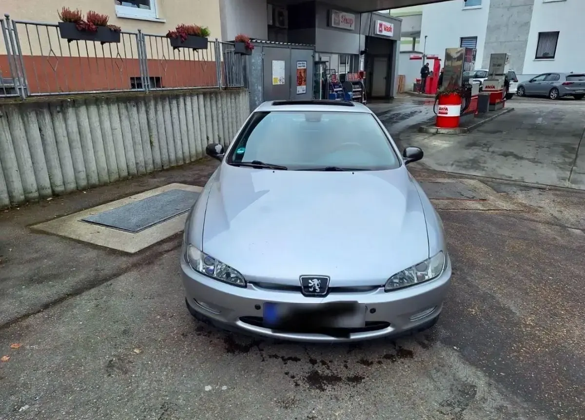 Gebraucht Peugeot 406 Coupe 132 PS (97 kW) 1998 Silber Coupé