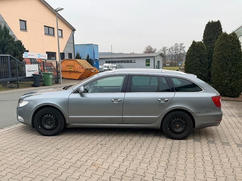 Gebraucht Skoda Superb 170 PS (125 kW) 2011 Grau Kombi
