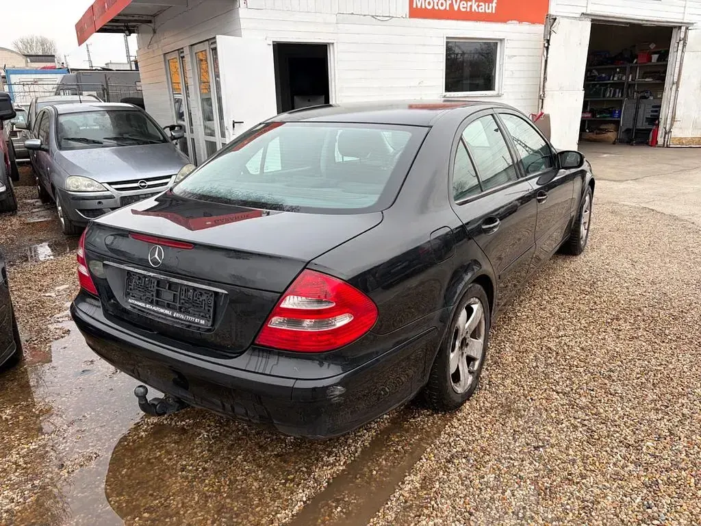 Gebraucht Mercedes E200 122 PS (89 kW) 2006 Schwarz Limousine