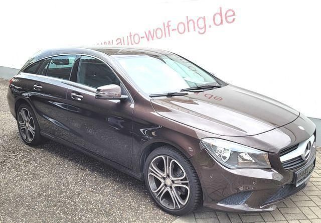 Braun Gebraucht 2015 Mercedes CLA200 Shooting Brake Kombi | 18.980 € (Fairer Preis) - Bild 1/4