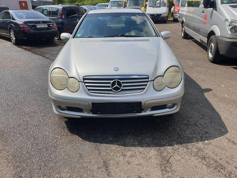 Silber Gebraucht 2002 Mercedes CL200 Coupé | 1.899 € - Bild 1/4