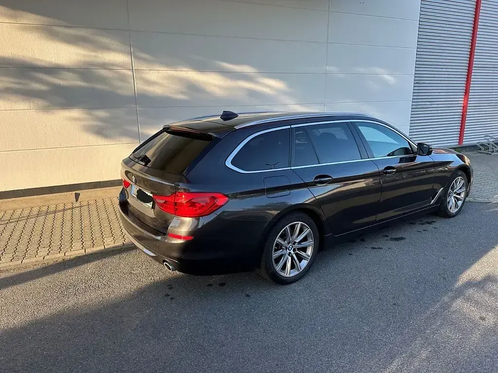 Gebraucht BMW 520 190 PS (139 kW) 2018 Grau Kombi