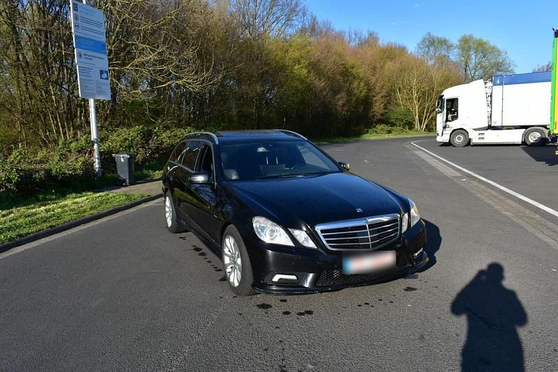 Gebraucht Mercedes E350 231 PS (169 kW) 2010 Schwarz Kombi