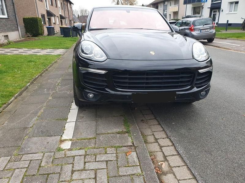 Schwarz Gebraucht 2017 Porsche Cayenne S Platinum Edition SUV | 47.000 € (Teuer) - Bild 1/4