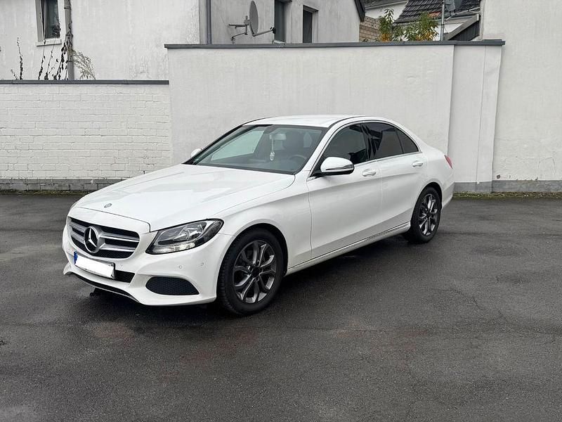 Weiß Gebraucht 2016 Mercedes C180 Avantgarde Limousine | 14.990 € (Guter Preis) - Bild 1/4