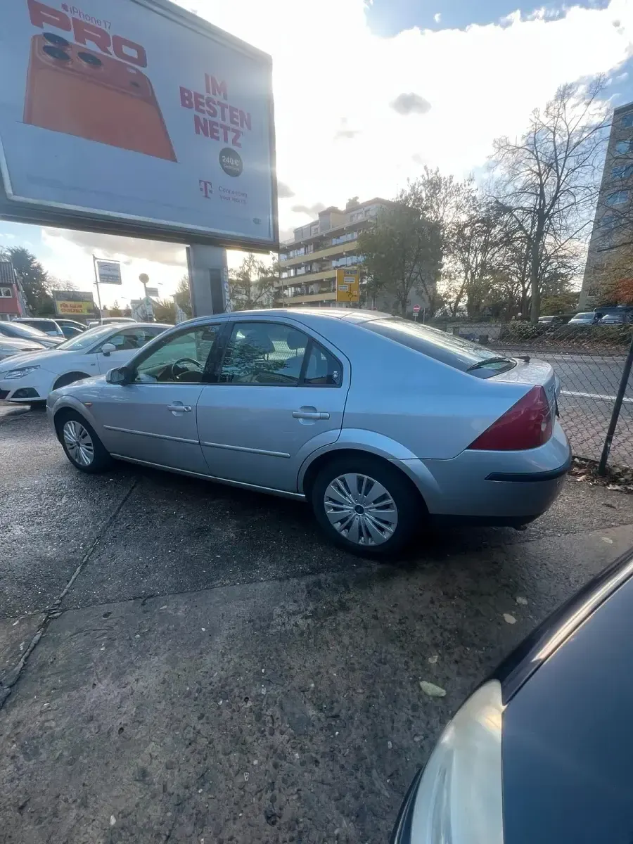 Gebraucht Ford Mondeo 125 PS (91 kW) 2001 Silber Limousine