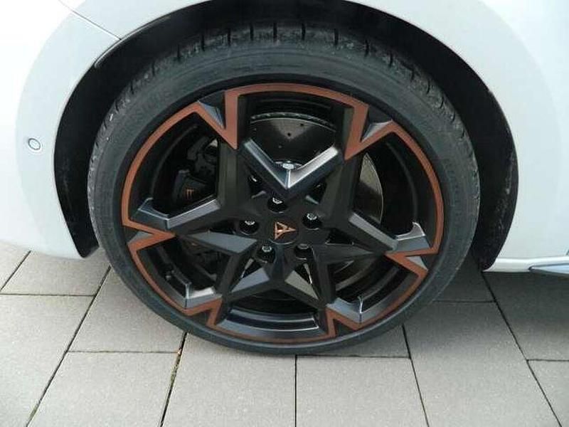 Gebraucht Cupra Leon 333 PS (244 kW) 2025 Glacial weiß metallic Kombi