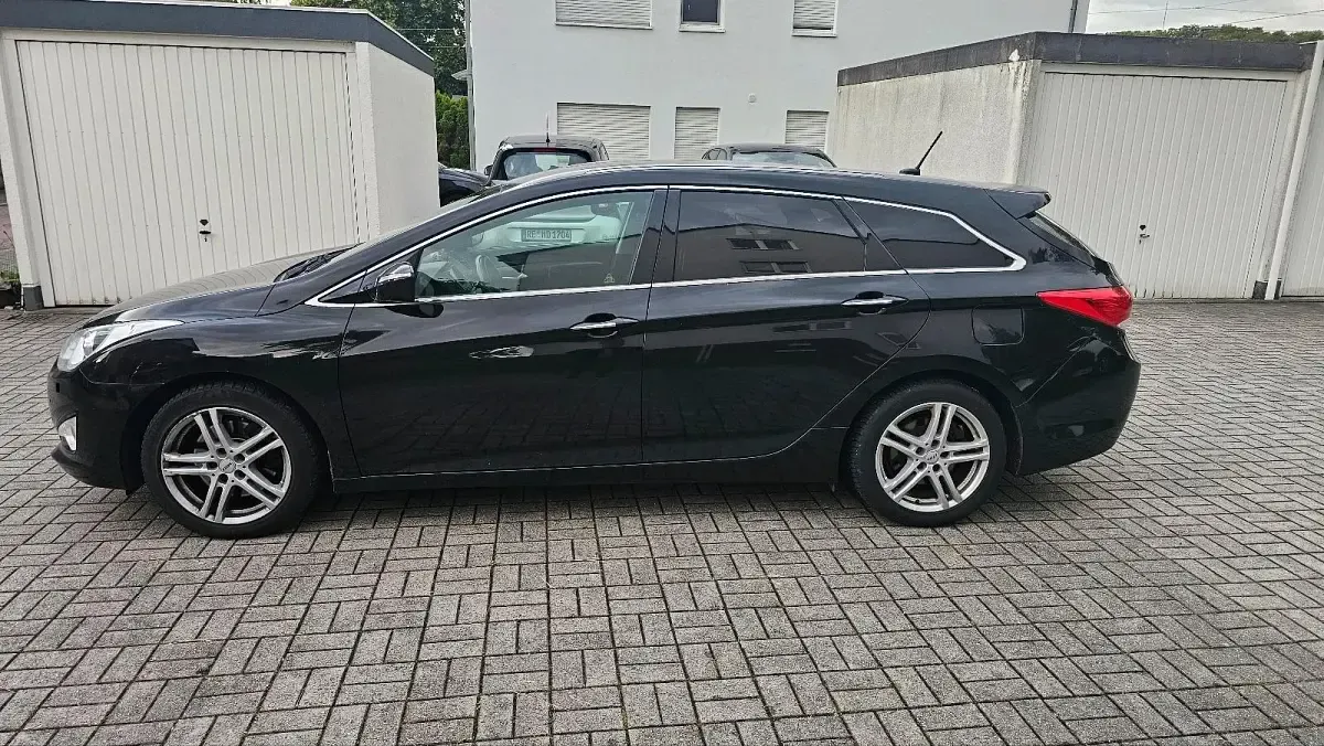 Gebraucht Hyundai i40 Edition 136 PS (100 kW) 2013 Schwarz Kombi