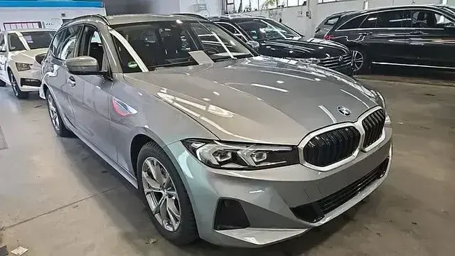 Gebraucht BMW 320 Shadowline 250 PS (183 kW) 2024 Grau Kombi