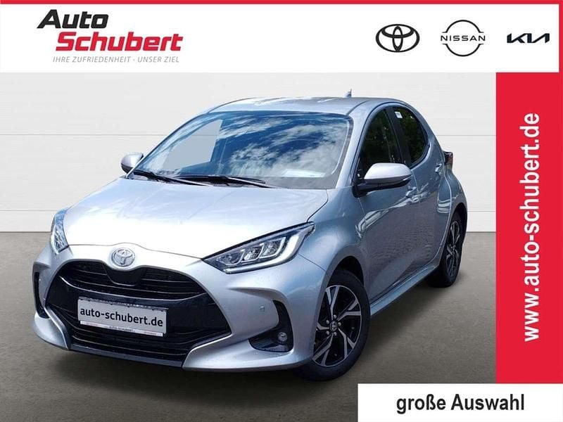 Silver metallic Neu 2025 Toyota Yaris Hybrid Kleinwagen | 24.980 € (Fairer Preis) - Bild 1/3