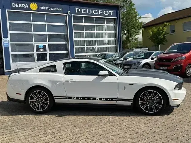 Gebraucht Ford Mustang 213 PS (156 kW) 2010 Weiß Coupé