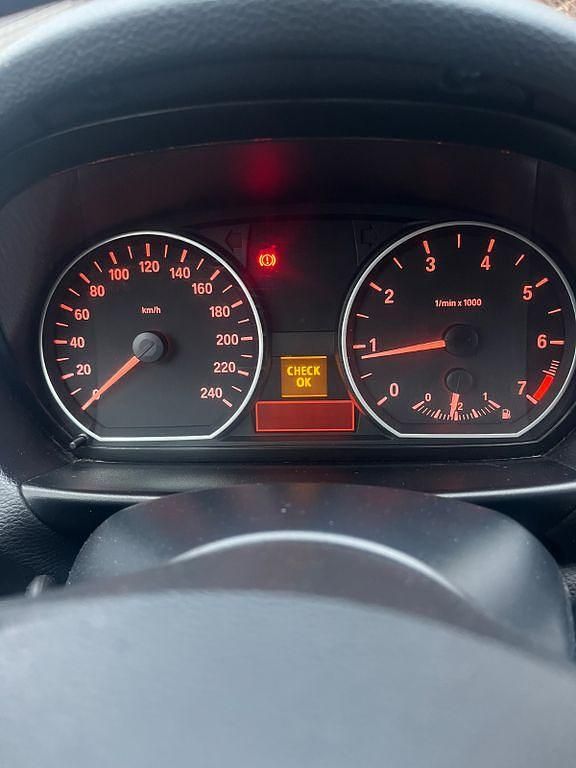 Gebraucht BMW 116 122 PS (89 kW) 2010 Schwarz Kleinwagen