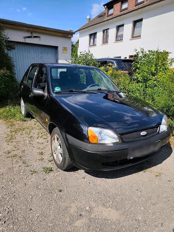 Schwarz Gebraucht 2000 Ford Fiesta Kleinwagen | 750 € (Fairer Preis) - Bild 1/4