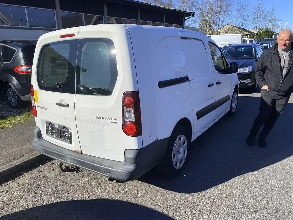 Gebraucht Peugeot Partner 90 PS (66 kW) 2014 Weiß Van / Kleinbus