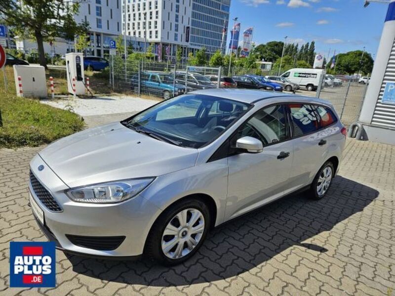 Silber Gebraucht 2016 Ford Focus Ambiente Kombi | 7.489 € (Fairer Preis) - Bild 1/4