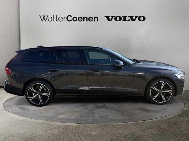 Gebraucht Volvo V60 145 PS (106 kW) 2025 Kombi