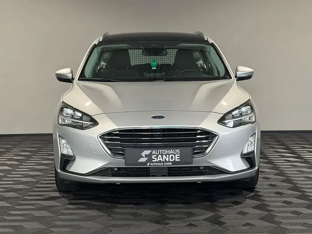 Używany Ford Focus Titanium X 120 KM (88 kW) 2020 Srebrny Sedan/Limuzyna
