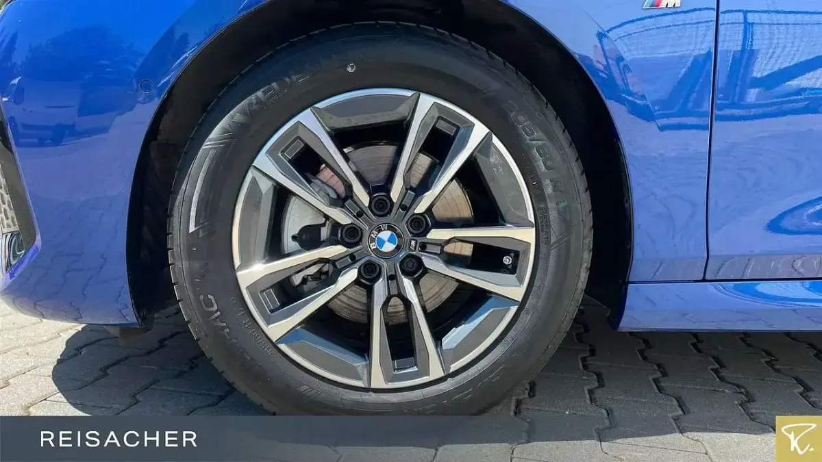 Gebraucht BMW 220 M Sport 163 PS (119 kW) 2025 M portimao blau metallic Van / Kleinbus