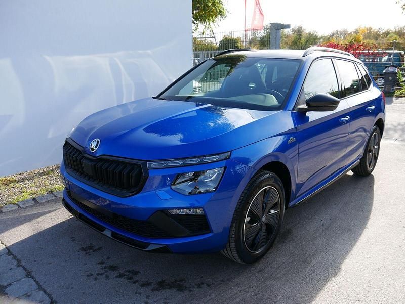 Raceblau metallic Neu 2025 Skoda Kamiq Monte Carlo SUV | 31.179 € (Fairer Preis) - Bild 1/4