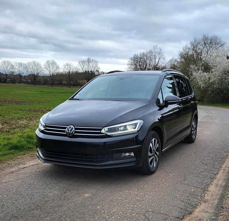 Gebraucht VW Touran 150 PS (110 kW) 2023 Schwarz Van / Kleinbus