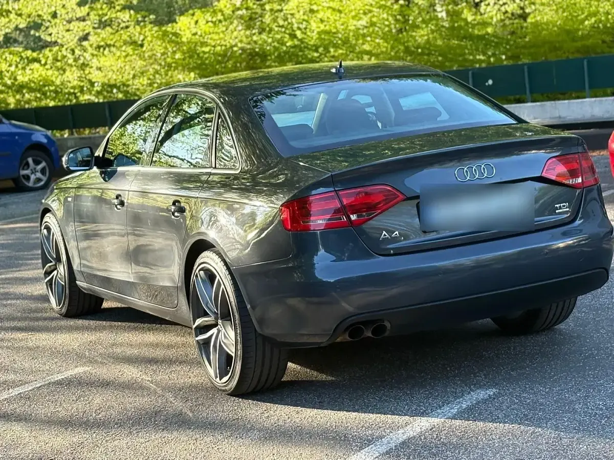 Gebraucht Audi A4 170 PS (125 kW) 2011 Grau Limousine