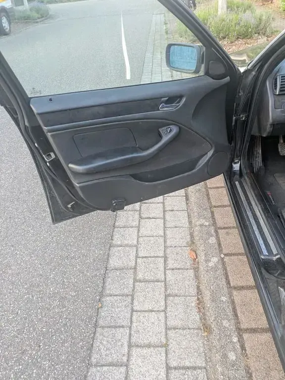 Gebraucht BMW 323 Performance 125 PS (91 kW) 2003 Schwarz Limousine