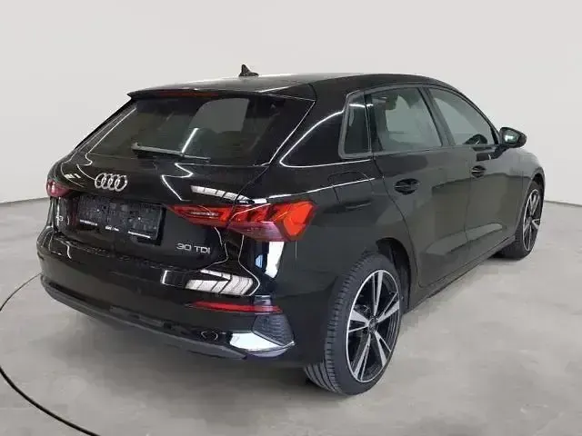 Gebraucht Audi A3 Sport 116 PS (85 kW) 2023 Schwarz Limousine