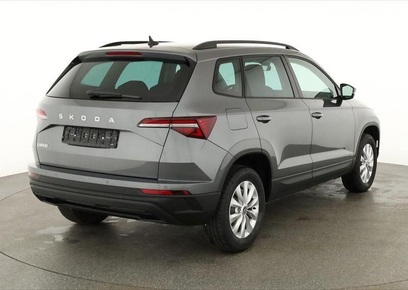 Neu Skoda Karoq Selection 150 PS (110 kW) 2025 Graphite grau metallic SUV