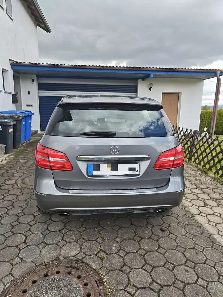 Gebraucht Mercedes B200 156 PS (114 kW) 2014 Van / Kleinbus