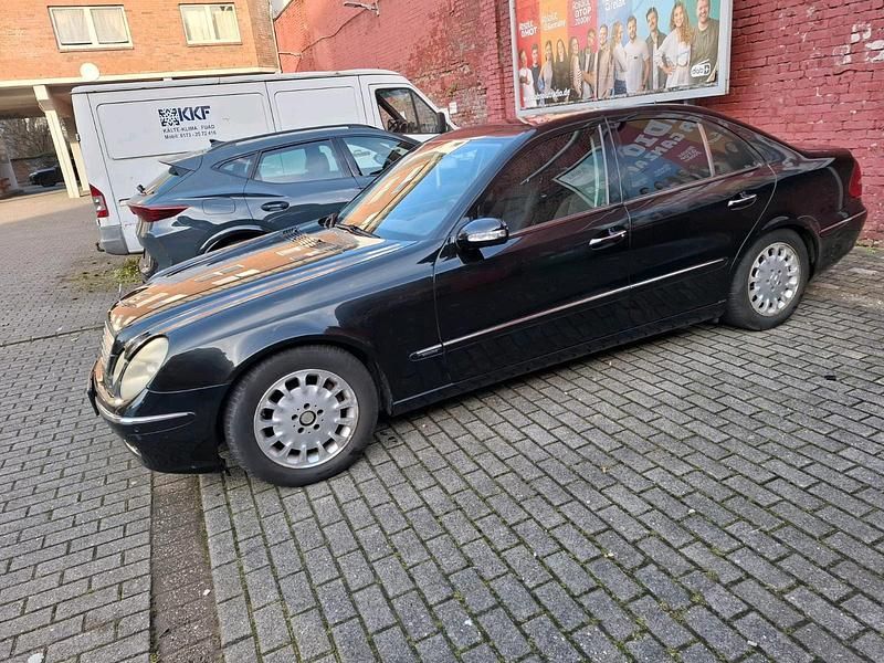 Gebraucht Mercedes E200 122 PS (89 kW) 2004 Schwarz Limousine